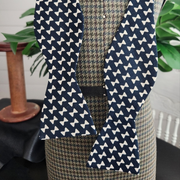 Black and White  Bow Tie - Picture 2 of 5